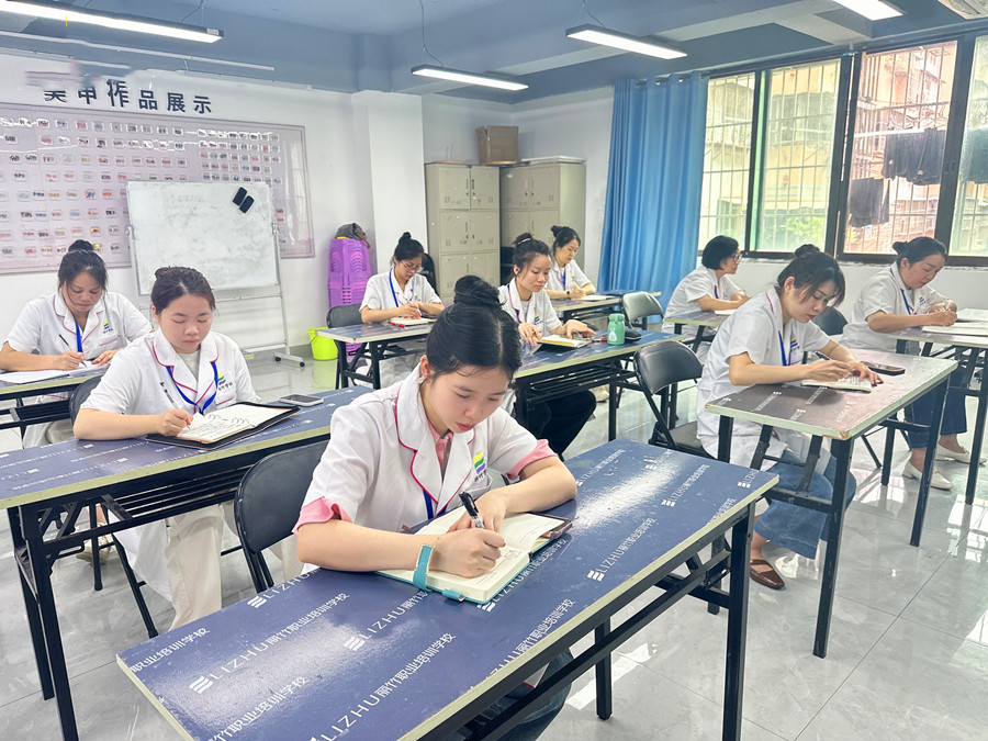 南寧學(xué)美容去哪學(xué)？麗竹學(xué)校美容專(zhuān)業(yè)歡迎您