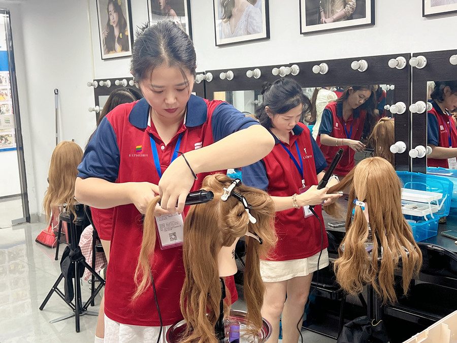 卷發(fā)護(hù)理技巧，廣西燙染技術(shù)學(xué)校課程